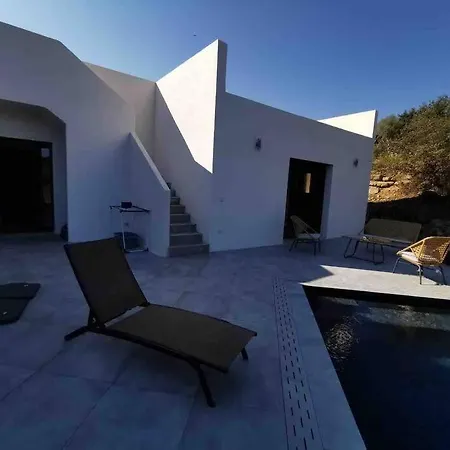 Isula Contemporaine Piscine Chauffee *