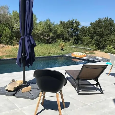 Isula Contemporaine Piscine Chauffee