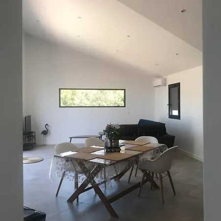 Isula Contemporaine Piscine Chauffee Vila *