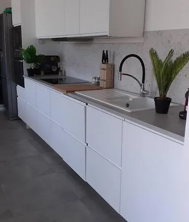 Isula Contemporaine Piscine Chauffee *