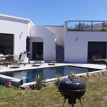 Isula Contemporaine Piscine Chauffee